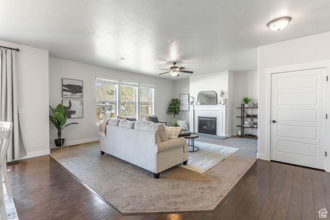 Main Floor living room | Image 17