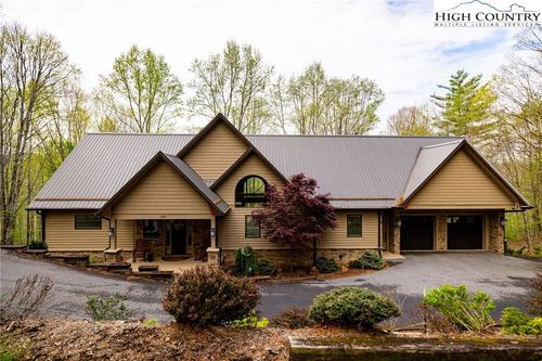 594 Village Pine Dr, Jefferson, NC, 28640-6916 | Card Image
