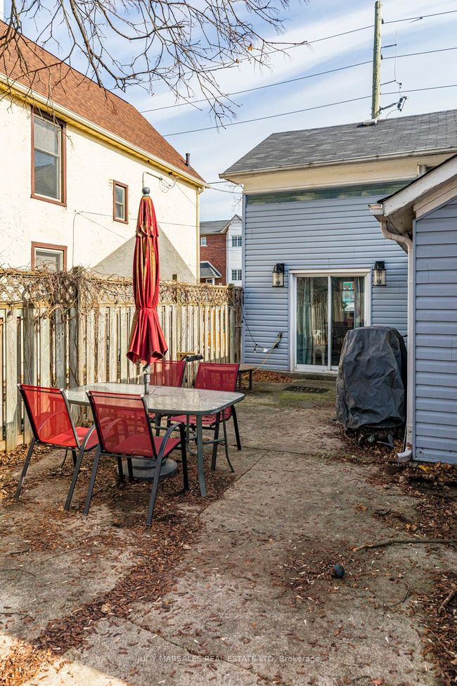 10 Brock St S, House other with 3 bedrooms, 1 bathrooms and 4 parking in Dundas ON | Image 22