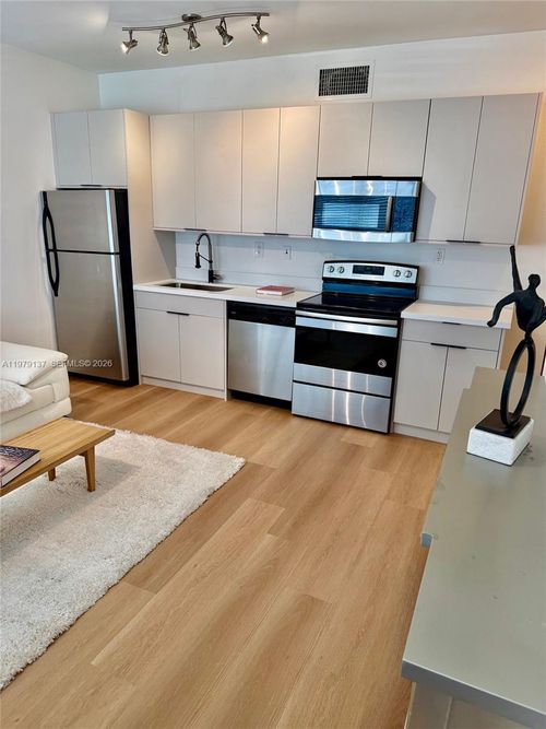 apt-104-611 11th St, Miami Beach, FL, 33139-4966 | Card Image