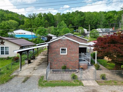 231 Center St, Clay, WV, 25043-7009 | Card Image