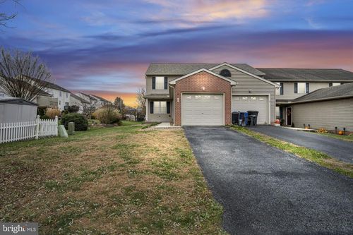 2 Sue Cir, LEBANON, PA, 17042-6885 | Card Image