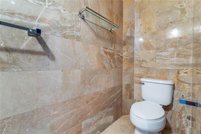 APT-3715 - 1900 N Bayshore Dr, Condo with 2 bedrooms, 3 bathrooms and null parking in Miami FL | Image 13