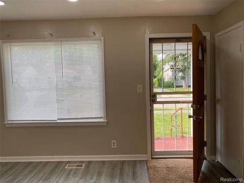 11236 Studebaker Ave, Warren, MI, 48089-2513 | Card Image