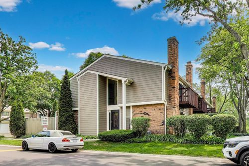 107 W Brighton Pl, Mount Prospect, IL, 60056-1003 | Card Image