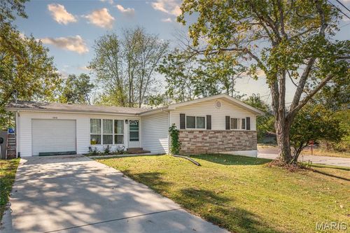 1018 Paula Dr, Arnold, MO, 63010-2518 | Card Image