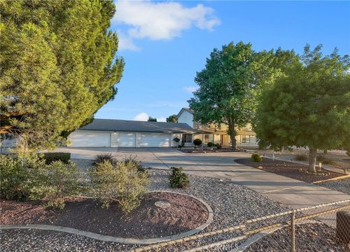 11631 Whitehaven St, Oak Hills, CA, 92344-9618 | Card Image