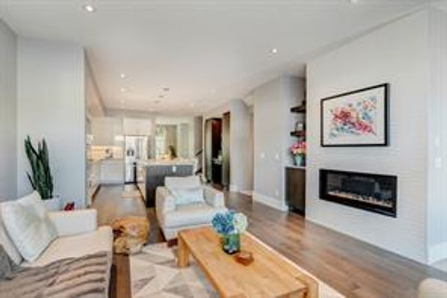 4004 2 St Nw, Home with 4 bedrooms, 3 bathrooms and 2 parking in Calgary AB | Image 14