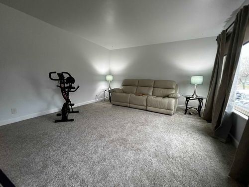 817 Hemlock Dr, Davison, MI, 48423-1927 | Card Image