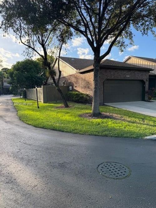 6569 Windsor Dr, Parkland, FL, 33067-1654 | Card Image