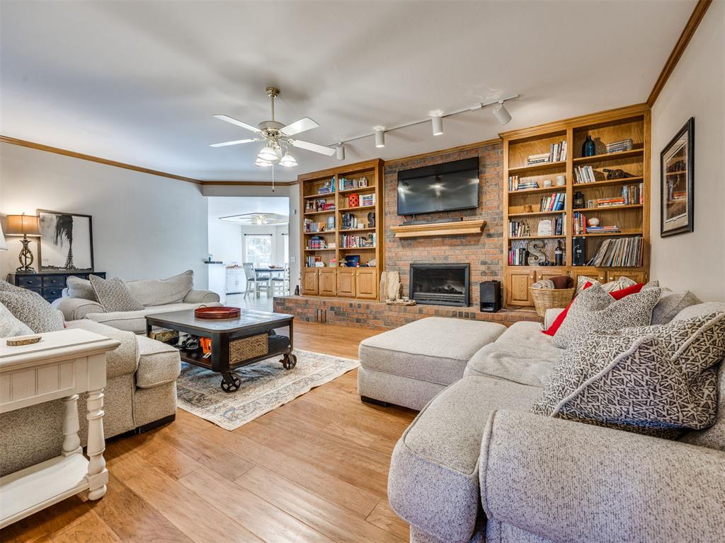 Residential in Mustang 4