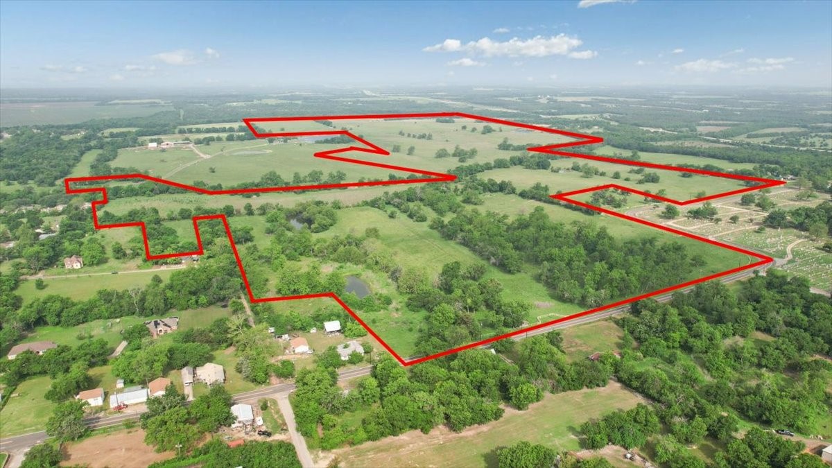 Land in Honey Grove