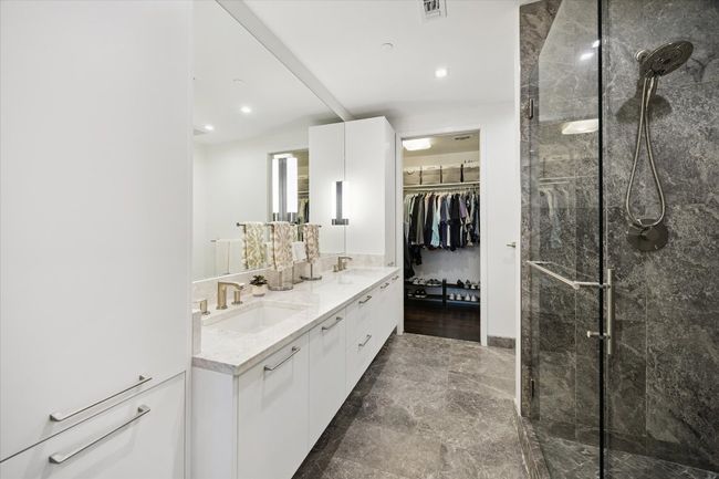 Marble ensuite with dual vanity | Image 13