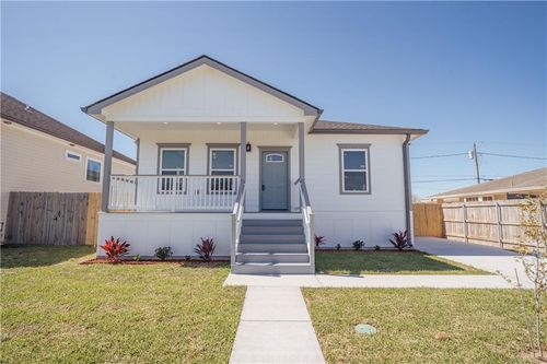 3644 Charles Dr, Chalmette, LA, 70043-1518 | Card Image