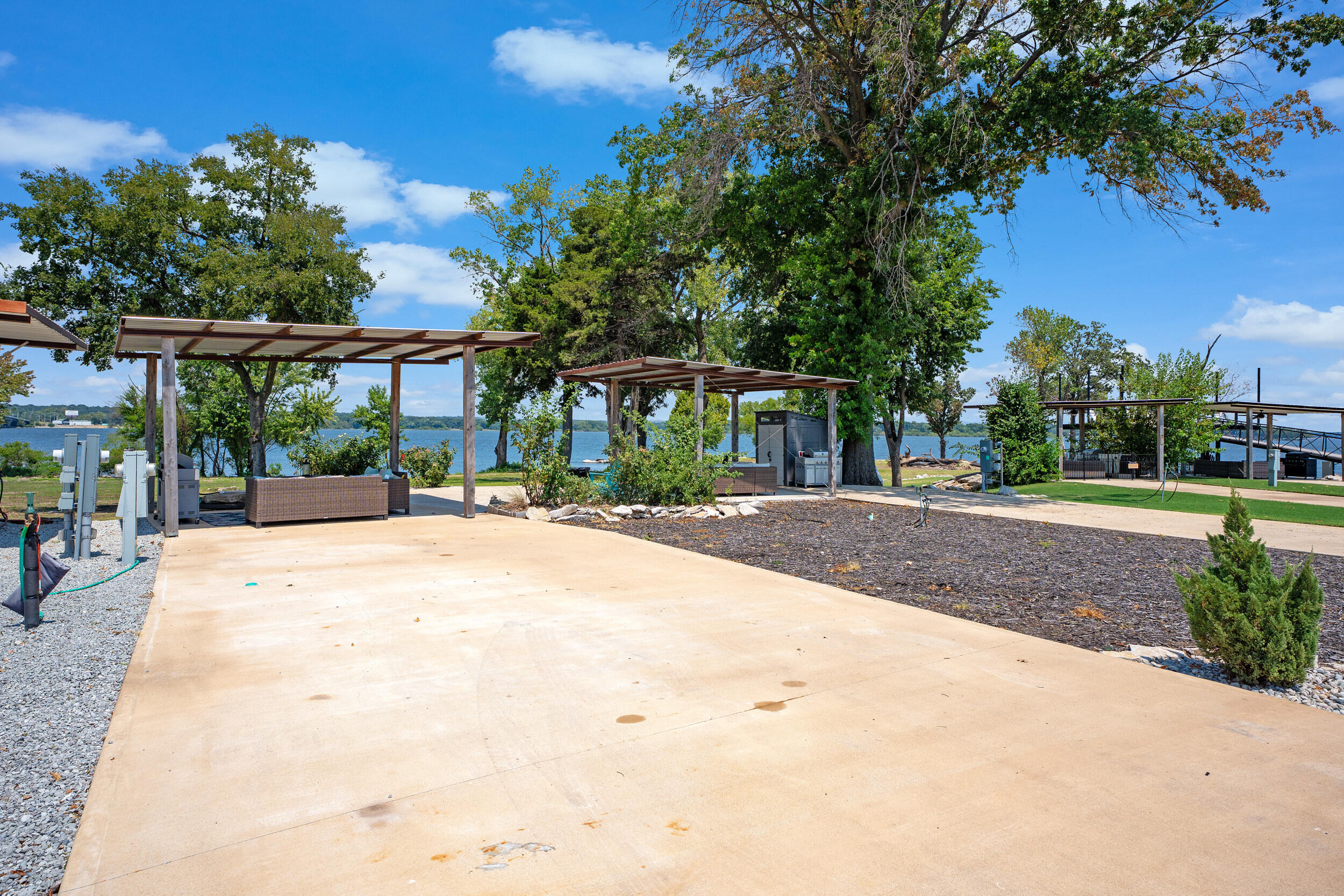 Land in Grove 3