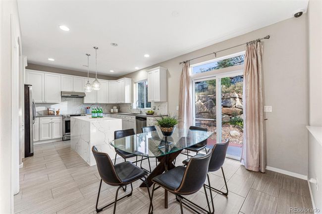 Eat-in kitchen area | Image 9