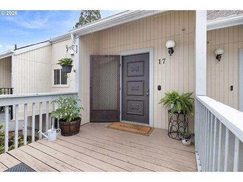 17 Nw Mountain View Dr, Roseburg, OR, 97471-5566 | Card Image