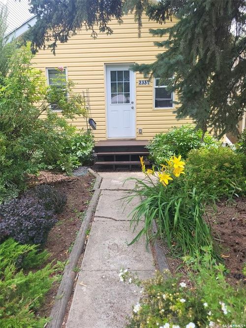 2337 Mcdonald St, Regina, SK, S4N2Z2 | Card Image