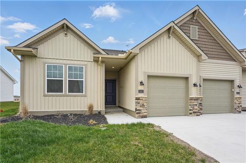 12408 S Acacia Dr, Lee's Summit, MO, 64086-2202 | Card Image