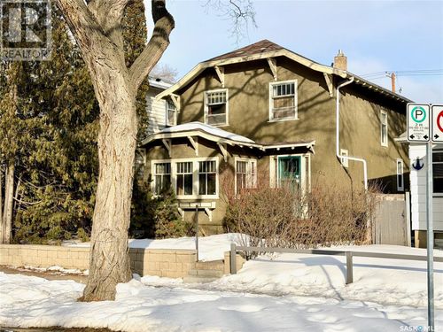 304 32nd St W, Saskatoon, SK, S7L0S6 | Card Image