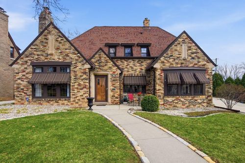228 N Pinecrest Street, MILWAUKEE, WI, 53208 | Card Image