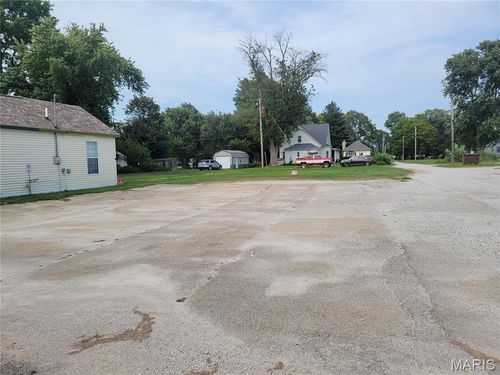 112 N Spruce St, Nokomis, IL, 62075-1236 | Card Image