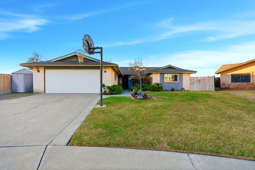 2134 Oakwood Court, Hanford, CA, 93230 | Card Image