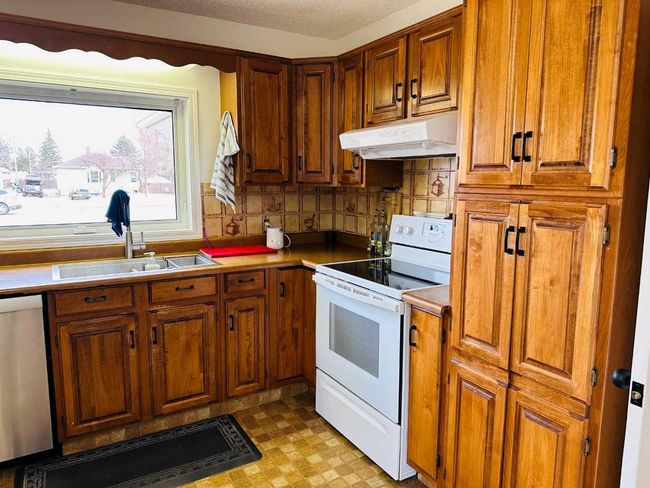 5618 52 St, House other with 4 bedrooms, 2 bathrooms and 1 parking in Taber AB | Image 7