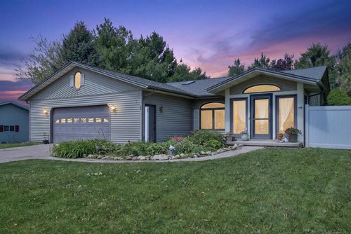 309 Forest St, FOX LAKE, WI, 53933-9406 | Card Image