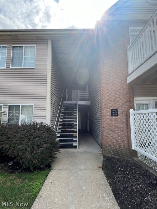 1-320 Village Pointe Dr, Akron, OH, 44313-7446 | Card Image
