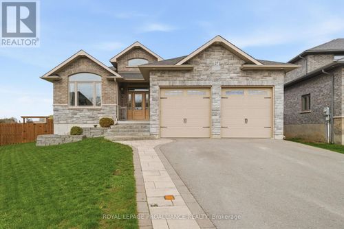 27 Blossom Court, Quinte West (Murray Ward), ON, K8V0E8 | Card Image