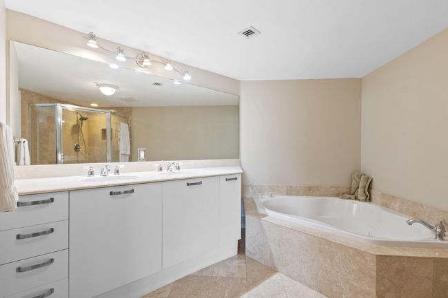 APT-1101 - 2001 N Ocean Blvd, Condo with 3 bedrooms, 3 bathrooms and null parking in Fort Lauderdale FL | Image 20