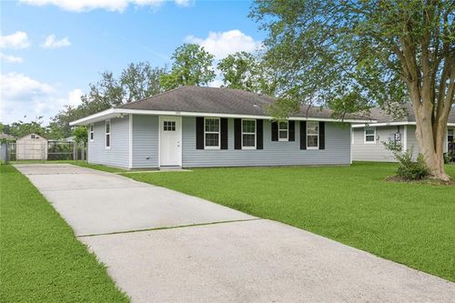 105 Tiemaker Rd, Belle Chasse, LA, 70037-2220 | Card Image