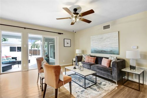 927 Alta Loma Dr, Corona, CA, 92882-4014 | Card Image