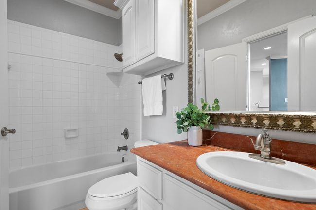 Guest bathroom with a shower-tub combo. | Image 27