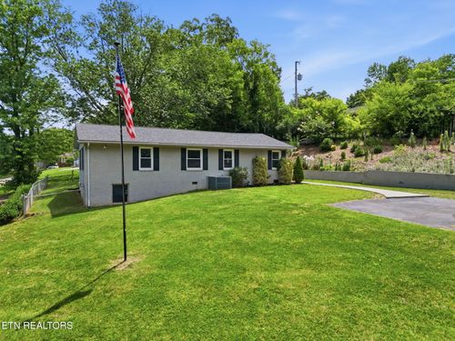 604 Weldon Dr, Maryville, TN, 37801-4560 | Card Image