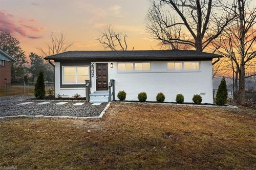 2902 Phillips Ave, Greensboro, NC, 27405-6336 | Card Image