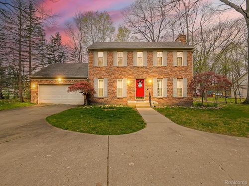 3688 Old Creek Rd, Rochester Hills, MI, 48307-5232 | Card Image