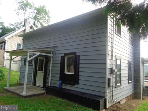 215 N Mann Avenue Ext, YEAGERTOWN, PA, 17099-9652 | Card Image