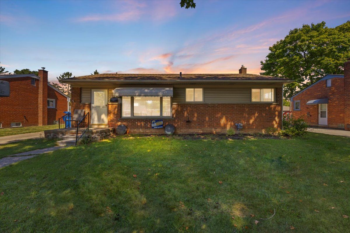Garrick Ave, Warren, MI 48091
