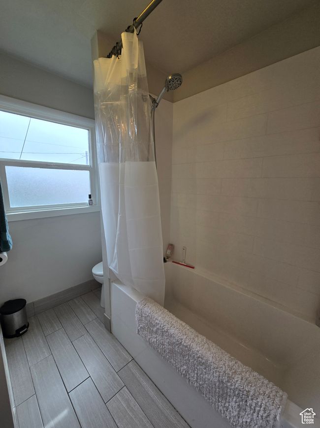 Full bath featuring shower / tub combo and toilet | Image 29