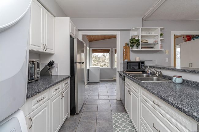 4070 Carey Rd, House other with 5 bedrooms, 3 bathrooms and 3 parking in Saanich BC | Image 11