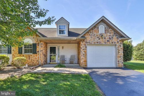 1572 Upstream Farm Rd, Easton, PA, 18040-7748 | Card Image