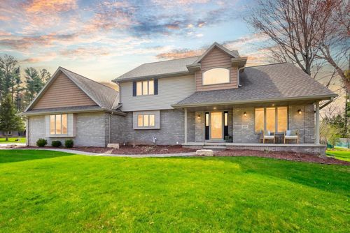 377 Riverwood Lane, Howard, WI, 54313 | Card Image