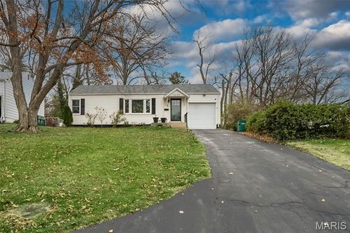 1666 Crabapple Ln, Webster Groves, MO, 63119-4511 | Card Image