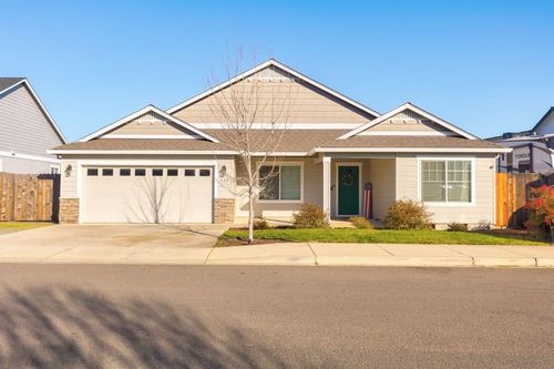 110 Linton Way, Eagle Point, OR, 97524 | Card Image