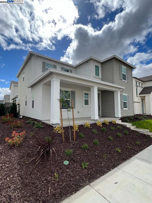 2978 Ellis Town Dr, Tracy, CA, 95377-8929 | Card Image