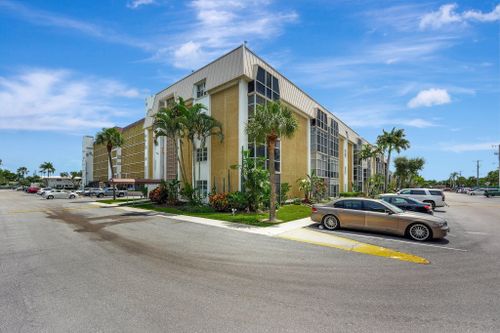 205-3040 Ne 16th Avenue, Oakland Park, FL, 33334 | Card Image