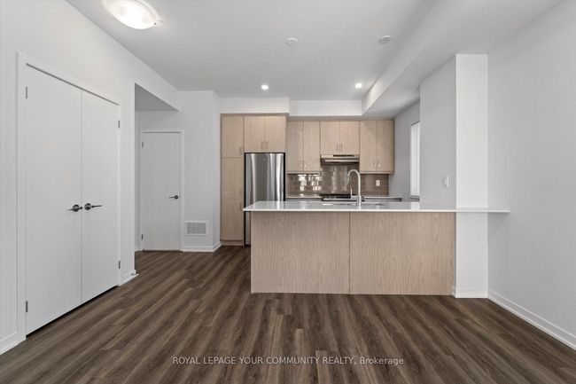 TH300 - 250 Interchange Way, Condo with 3 bedrooms, 3 bathrooms and 1 parking in Vaughan ON | Image 6