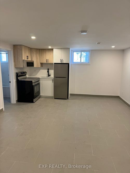 2a-2434 Clover St, Ottawa, ON, K1V8G5 | Card Image